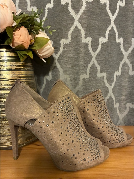 Jennifer Lopez Shoes - NWOT! Jennifer Lopez Taupe Studded Peep-Toe Stiletto Booties
